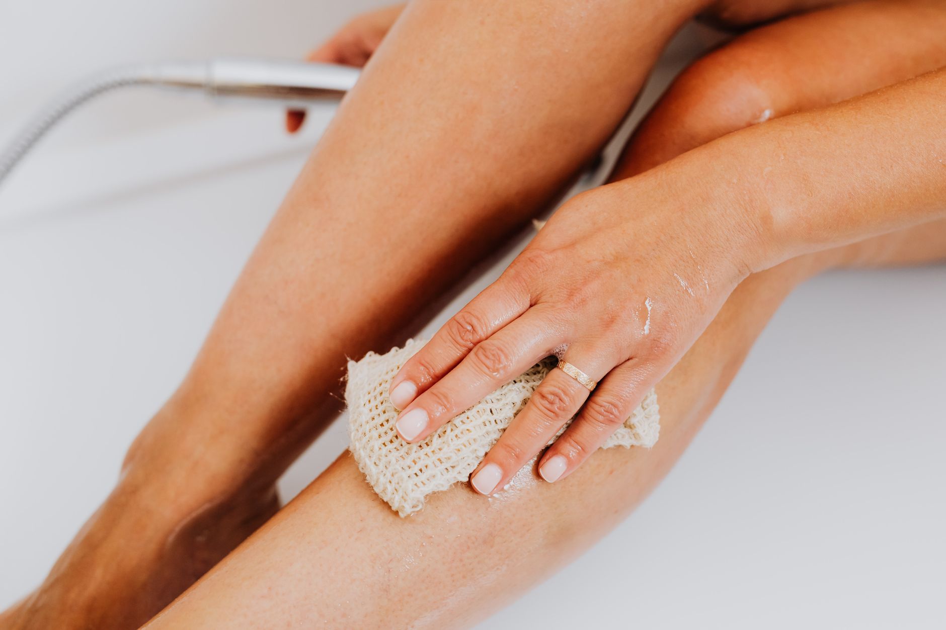 Gommage et soin du corps : la peau douce au naturel