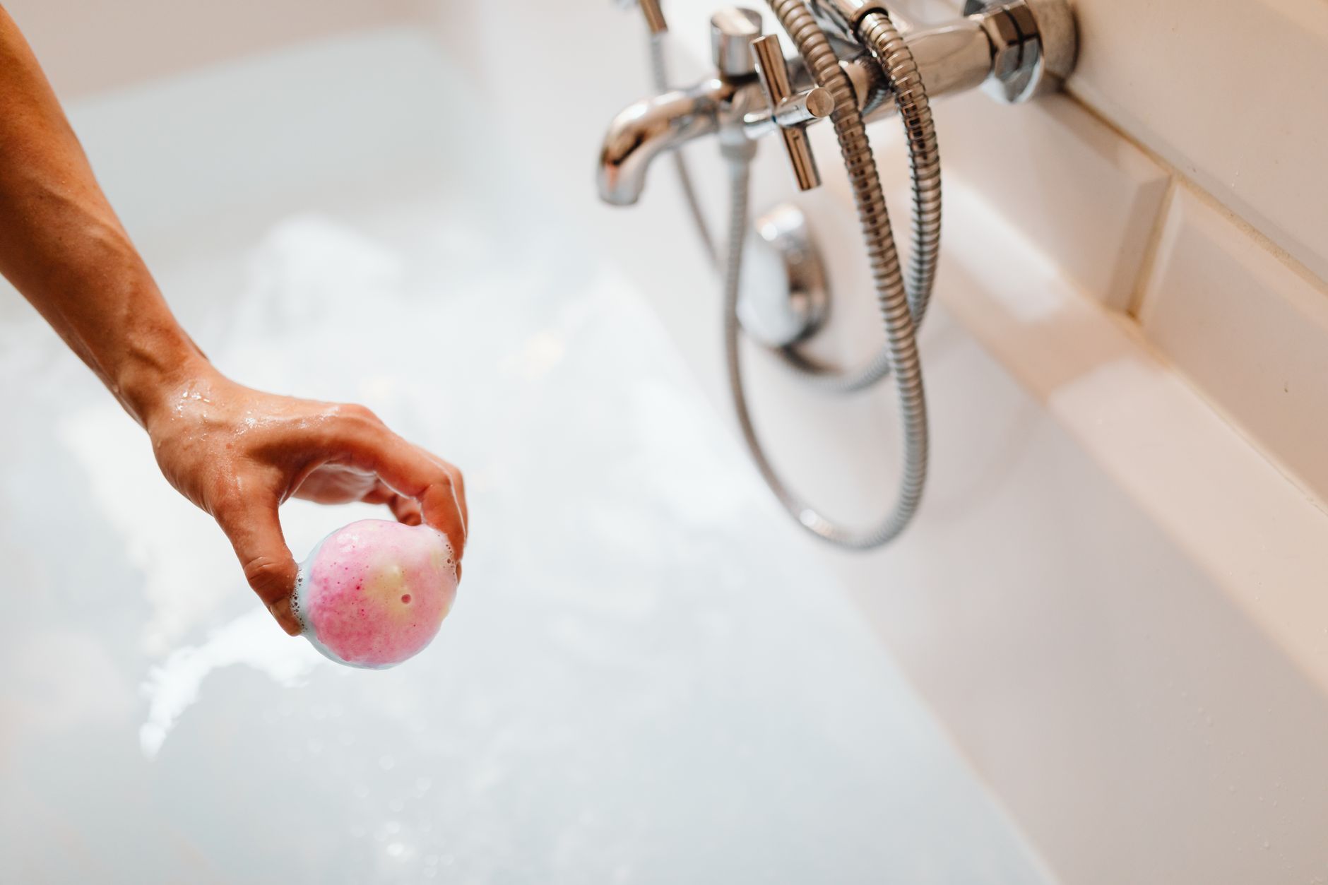 Bombes de bain : bienfaits et mode d’emploi
